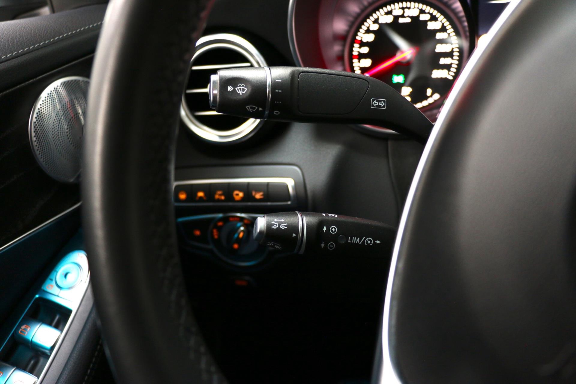 27041048-38.jpg