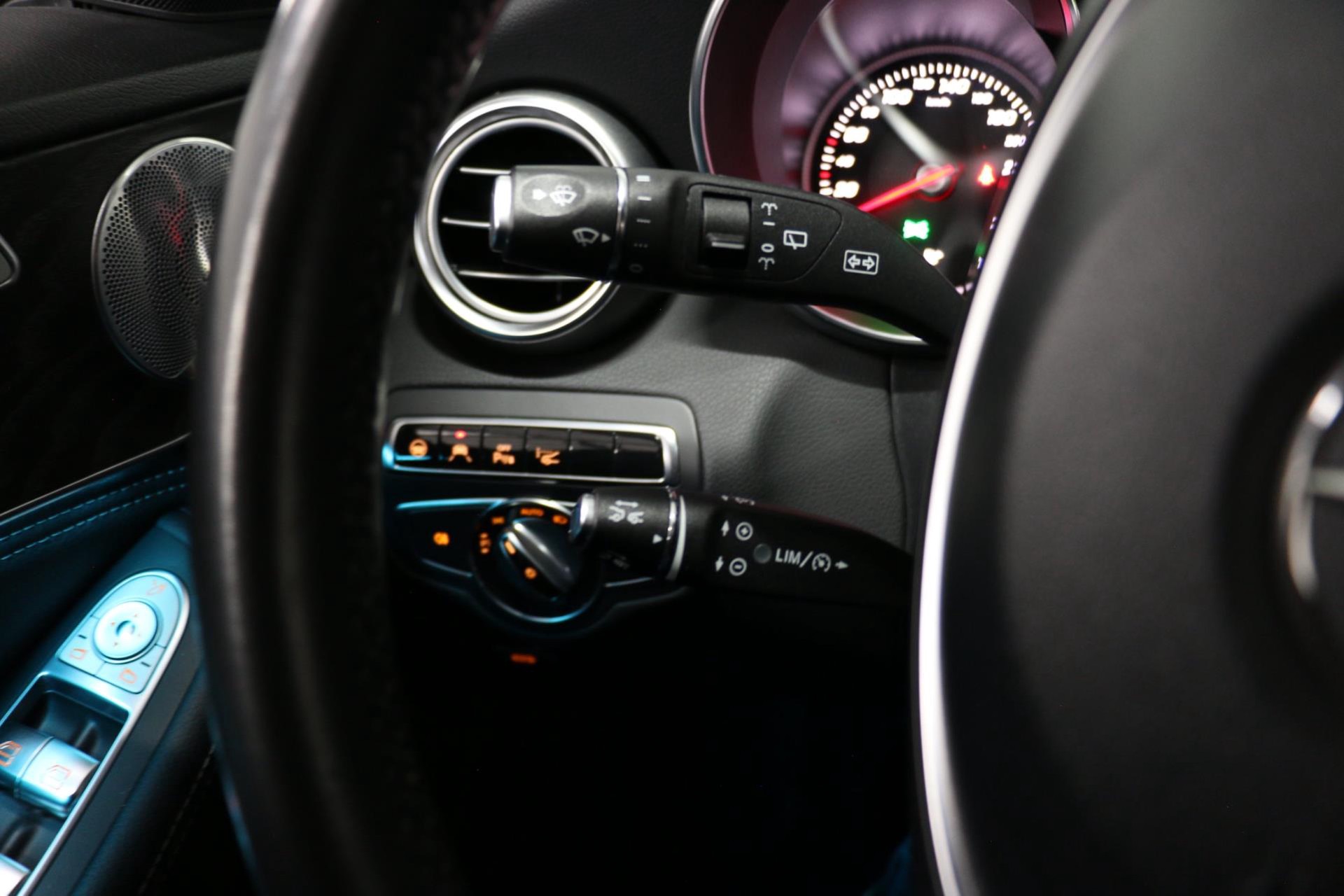 30028737-43.jpg