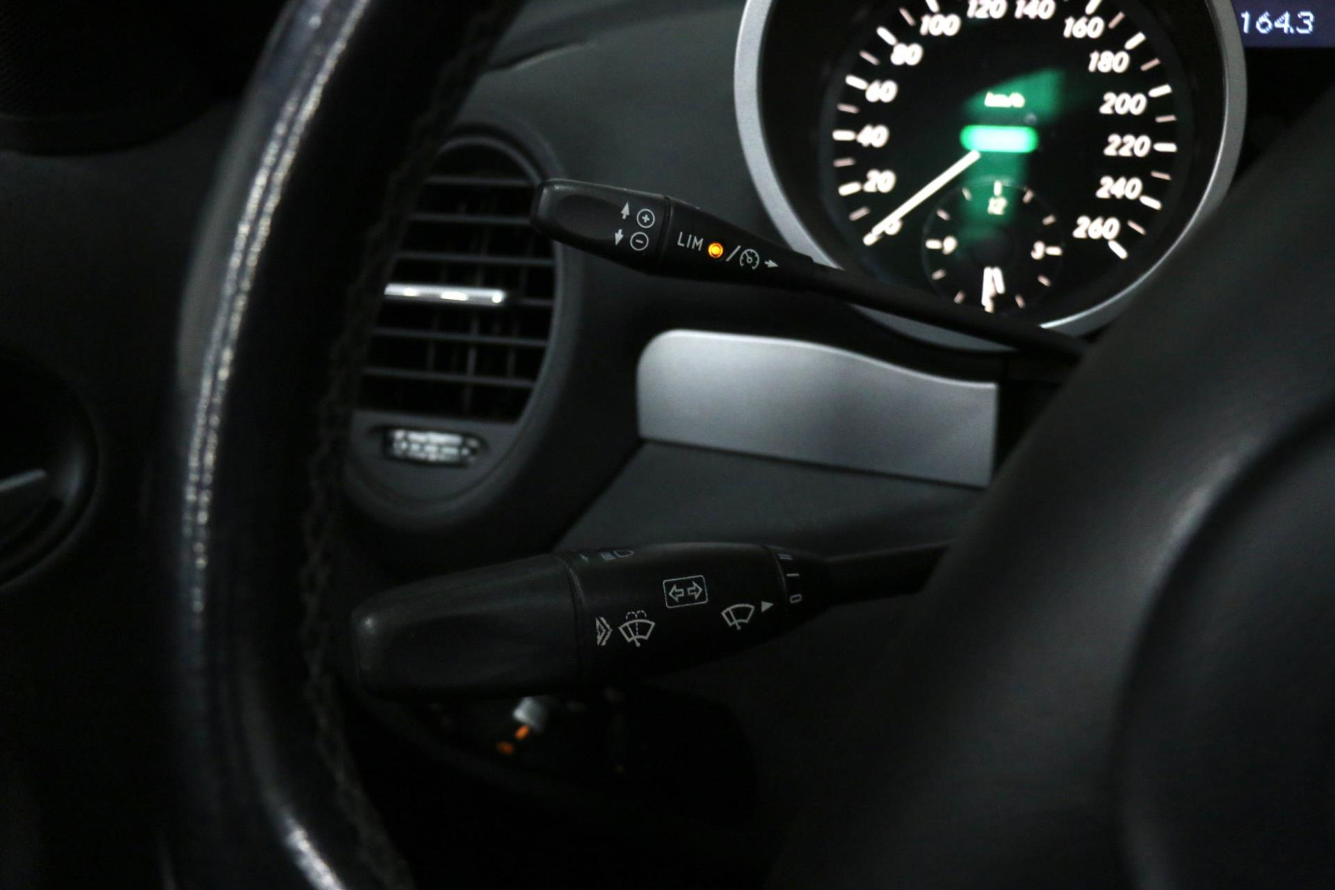 38244582-11.jpg