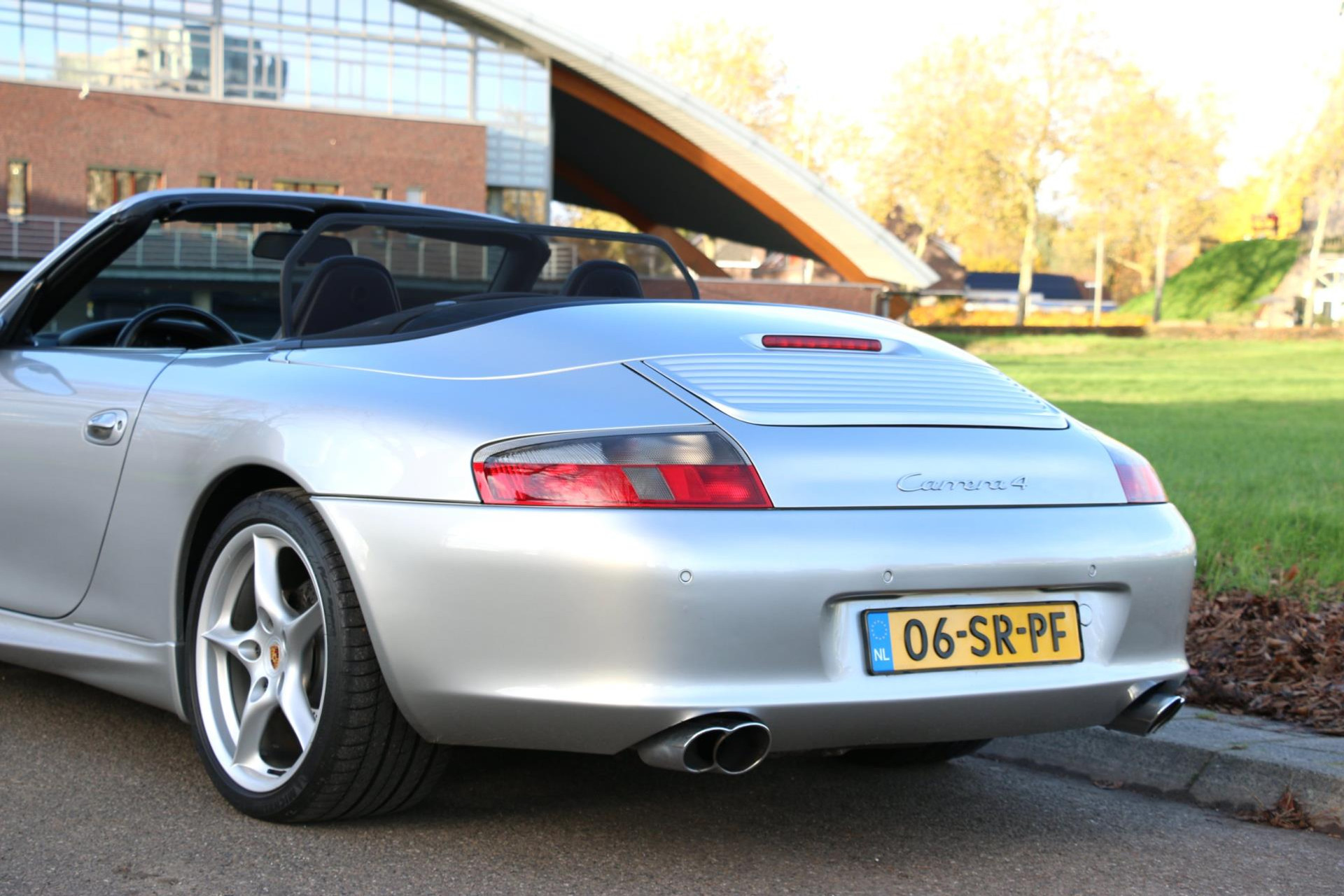 41420214-15.jpg