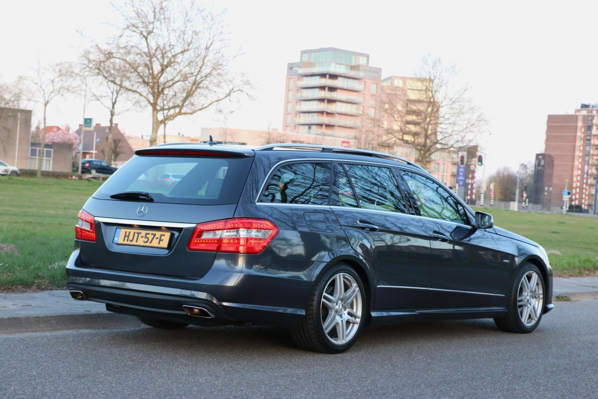 43814923-2.jpg