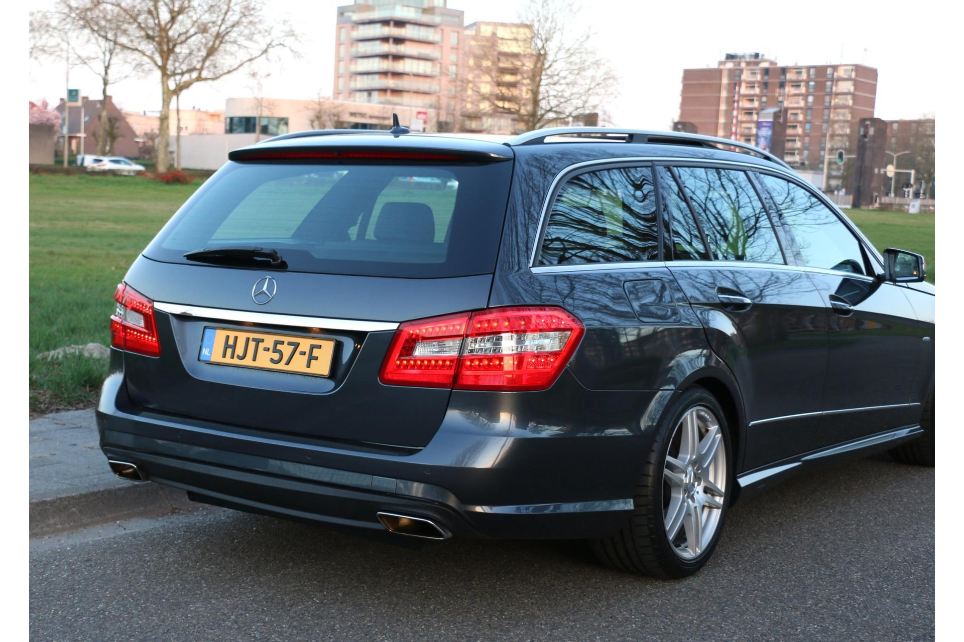 43814923-4.jpg